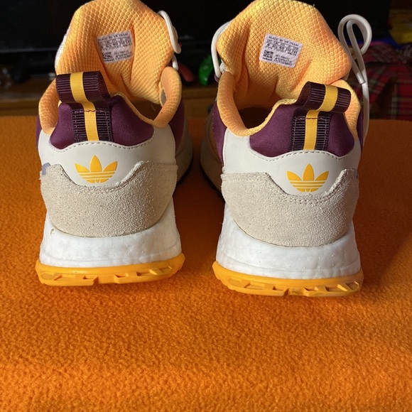 Women’s adidas - Picture 4 of 5